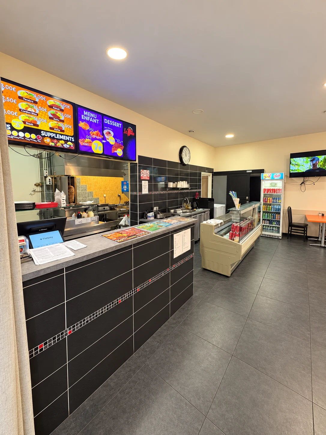 Comptoir du Pacha et cuisine ouverte